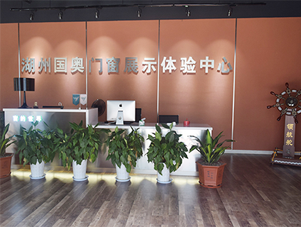 陽(yáng)光房和露臺(tái)如何選擇？湖州門(mén)窗廠家來(lái)支招